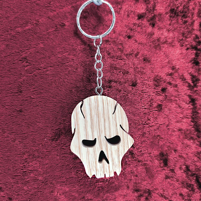 Porte clés bois d'une tête de mort