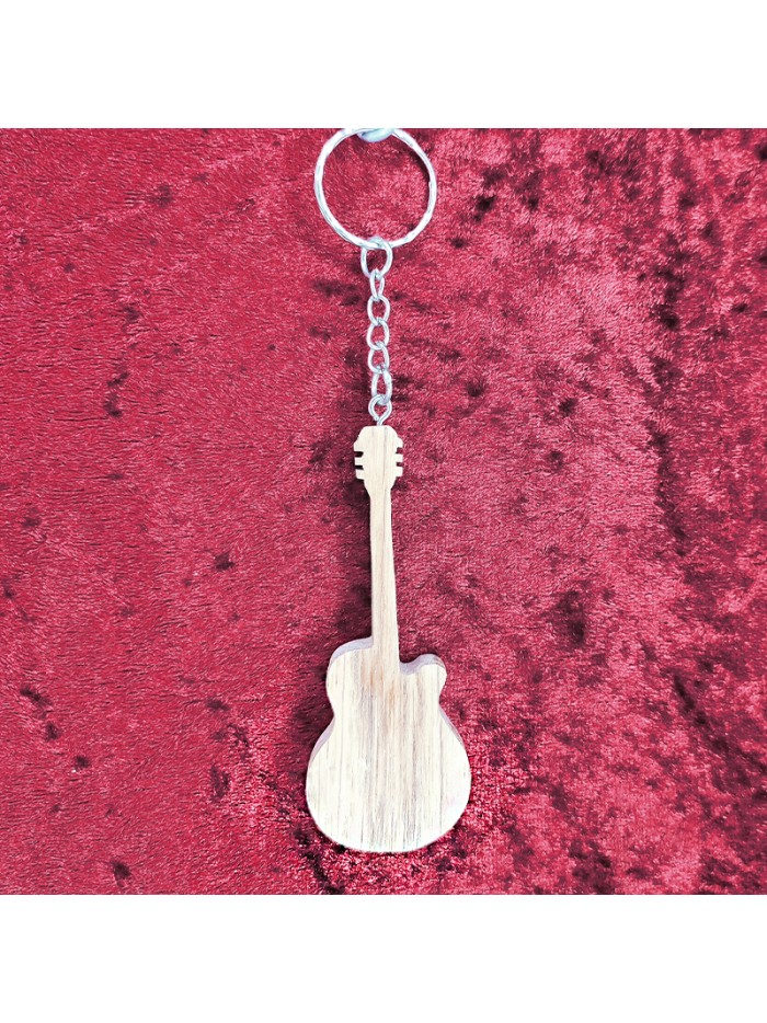 Voici un joli porte-clés d'une guitare électrique en bois noble