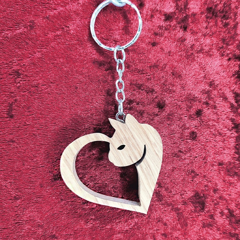 Porte clés bois avec un cœur avec chat